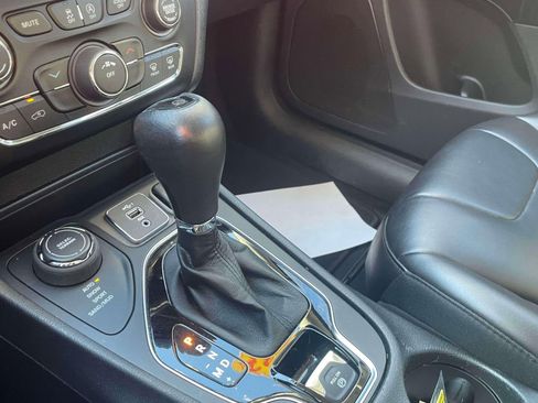 Used 2022 Jeep Cherokee 4WD Altitude image 30