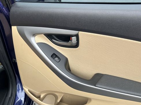 Used 2013 Hyundai Elantra GLS w/ Preferred Pkg FWD image 22