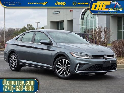 Used 2025 Volkswagen Jetta SE image 1