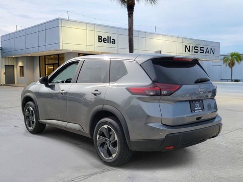 Certified 2025 Nissan Rogue SV image 5
