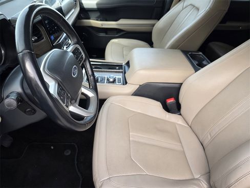 Used 2023 Ford Expedition Limited image 9
