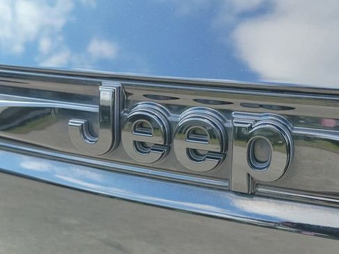 Used 2024 Jeep Grand Cherokee Altitude image 8