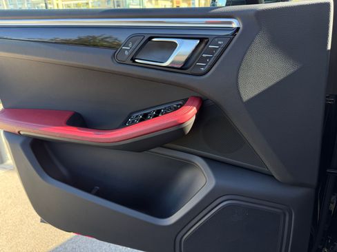 Certified 2025 Porsche Macan image 26