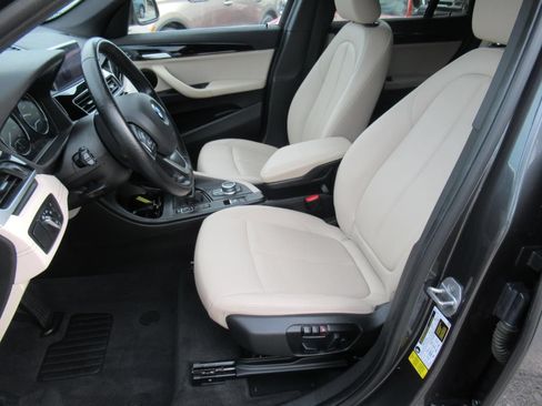 Used 2022 BMW X1 sDrive28i w/ Premium Package FWD image 16
