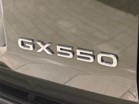 Used 2024 Lexus GX 550 w/ Accessory Package (2T) AWD/4WD image 9