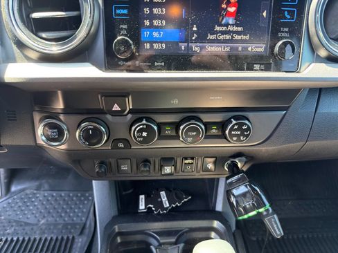 Used 2019 Toyota Tacoma TRD Off-Road AWD/4WD image 19
