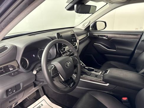 Used 2020 Toyota Highlander Limited FWD image 17