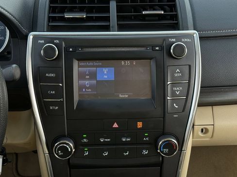 Used 2016 Toyota Camry LE FWD image 17