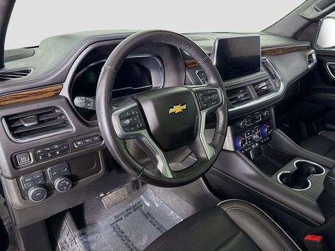 Used 2022 Chevrolet Suburban Premier image 9