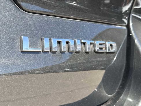 Used 2024 Jeep Grand Cherokee Limited image 3