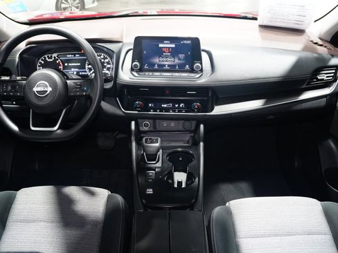 Used 2023 Nissan Rogue SV image 10