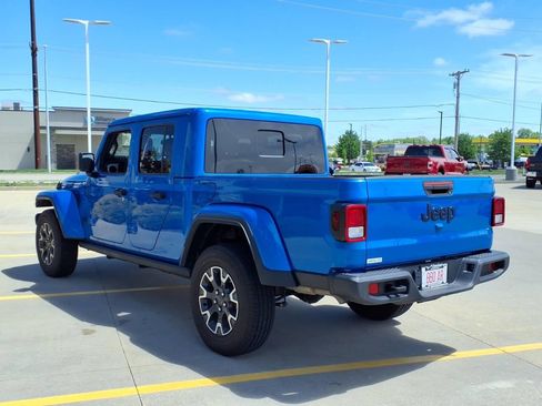 Used 2024 Jeep Gladiator Sport AWD/4WD image 5