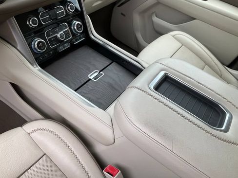 Used 2021 GMC Yukon XL Denali AWD/4WD image 17