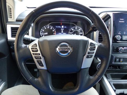 Used 2021 Nissan Titan SV w/ SV Convenience Package AWD/4WD image 39