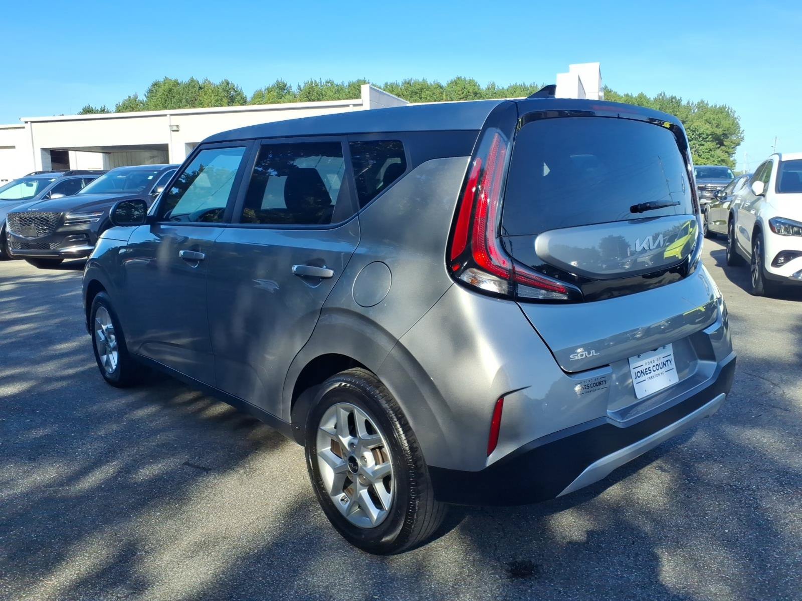 Used 2024 Kia Soul LX w/ LX Technology Package FWD image 4