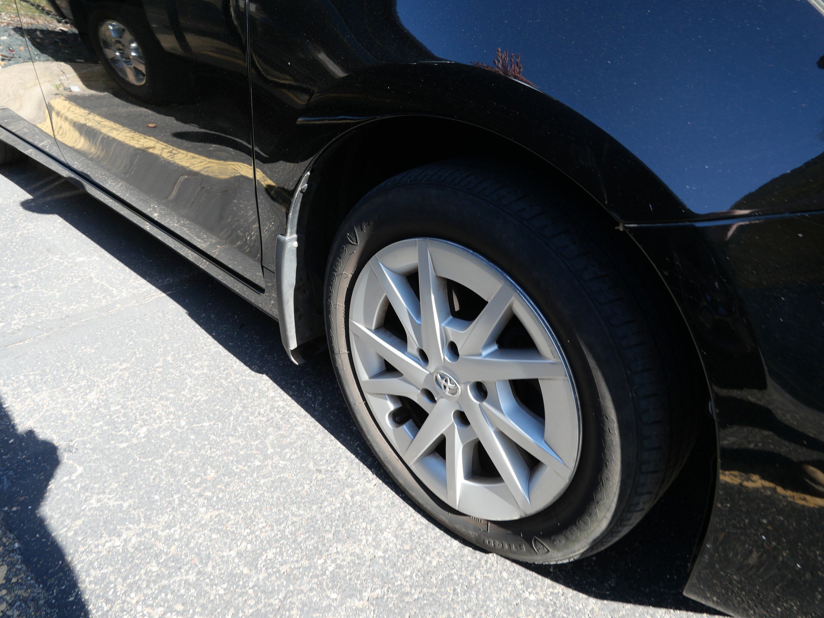 Used 2014 Toyota Prius V Three FWD image 4