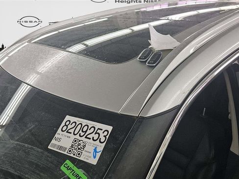 Used 2023 Nissan Rogue SV w/ SV Premium Package image 11