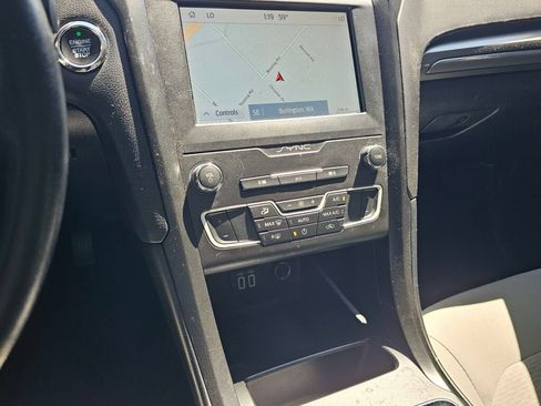 Used 2019 Ford Fusion SE w/ Equipment Group 151A FWD image 21