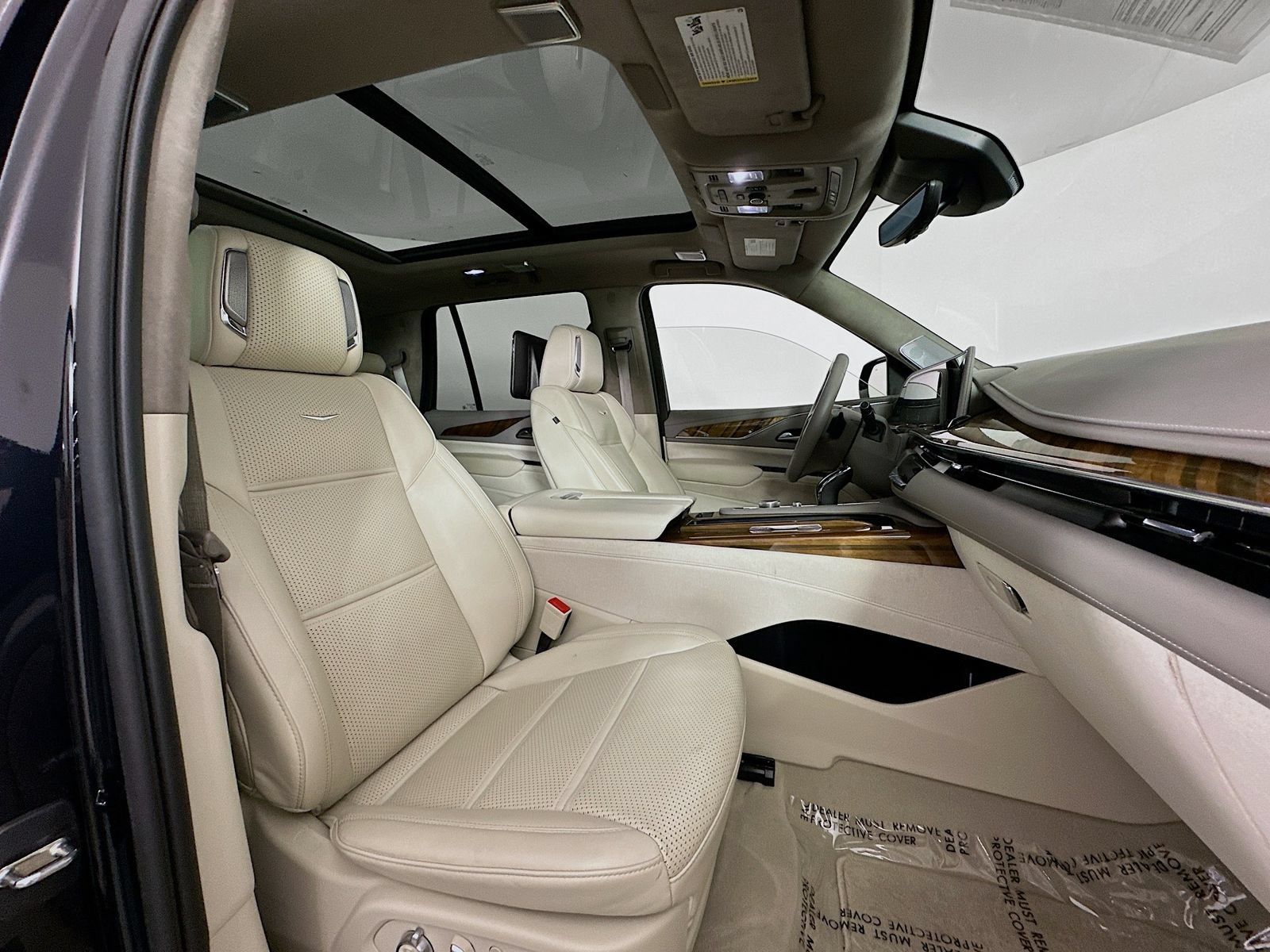 Used 2024 Cadillac Escalade Premium Luxury Platinum AWD/4WD image 32