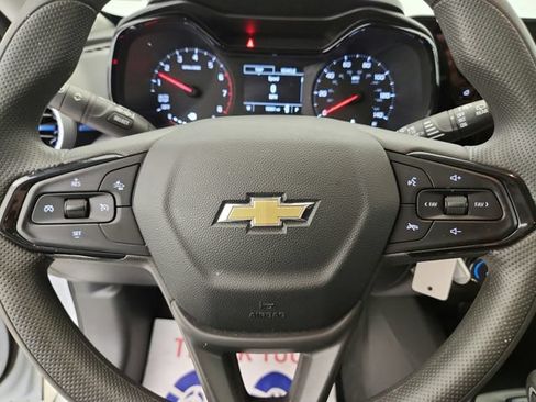 Used 2025 Chevrolet Trax LS w/ LS Convenience Package FWD image 14