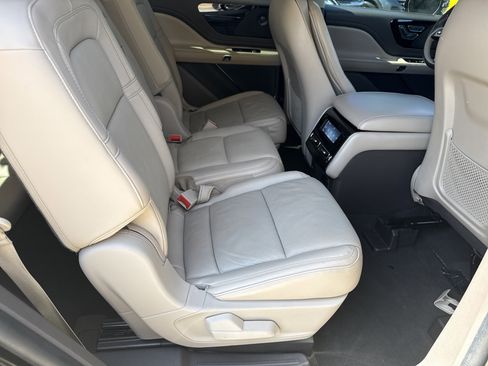 Used 2022 Lincoln Aviator Reserve w/ Equipment Group 201A image 15