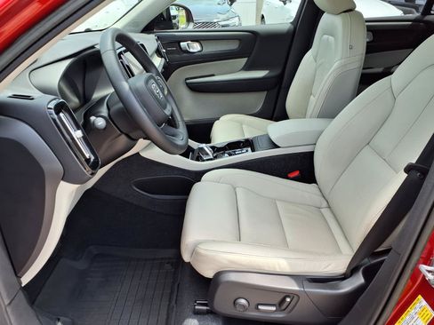 Certified 2023 Volvo XC40 B5 Ultimate w/ Protection Package Premier AWD/4WD image 21