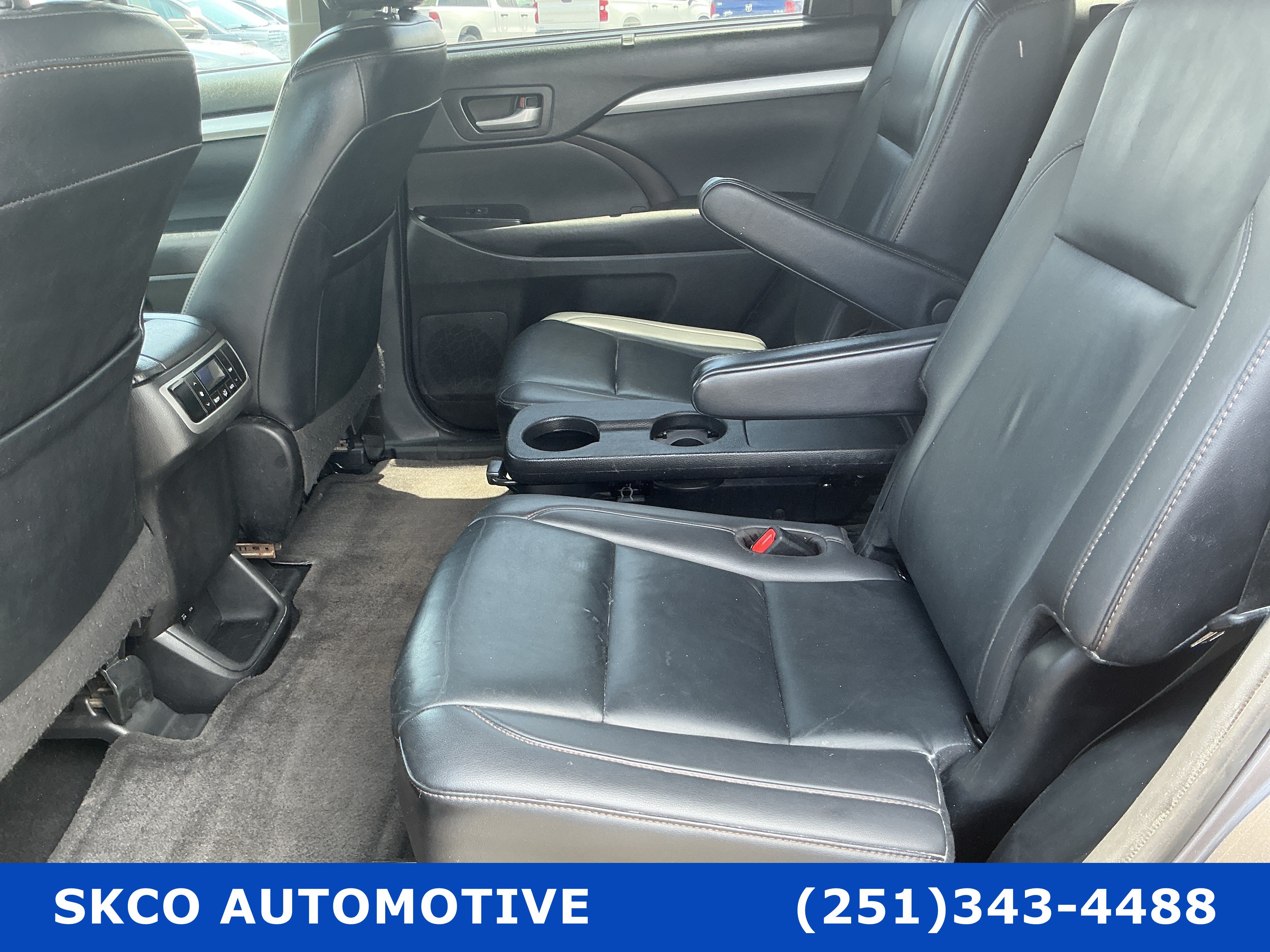Used 2019 Toyota Highlander XLE FWD image 14