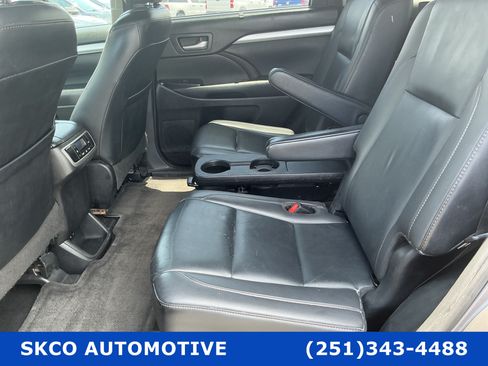 Used 2019 Toyota Highlander XLE FWD image 14