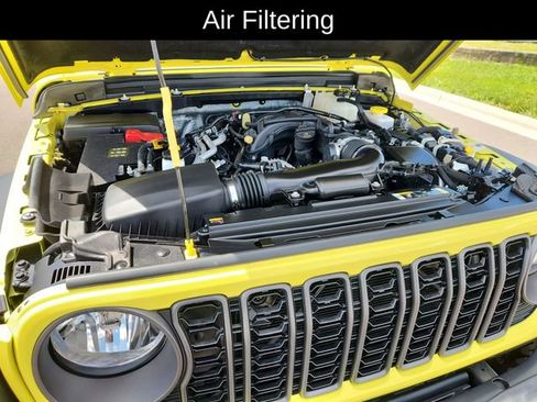 Used 2024 Jeep Wrangler Unlimited Sport AWD/4WD image 17