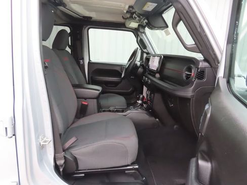 Used 2024 Jeep Wrangler Unlimited Rubicon AWD/4WD image 22