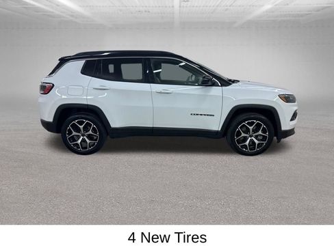 Used 2025 Jeep Compass Limited AWD/4WD image 15