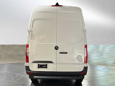 Used 2025 Mercedes-Benz Sprinter 2500 image 4
