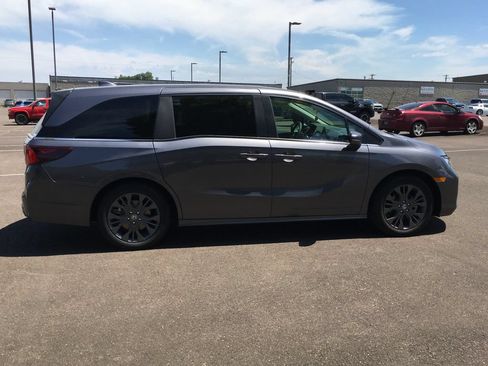 Used 2026 Honda Odyssey Touring image 7