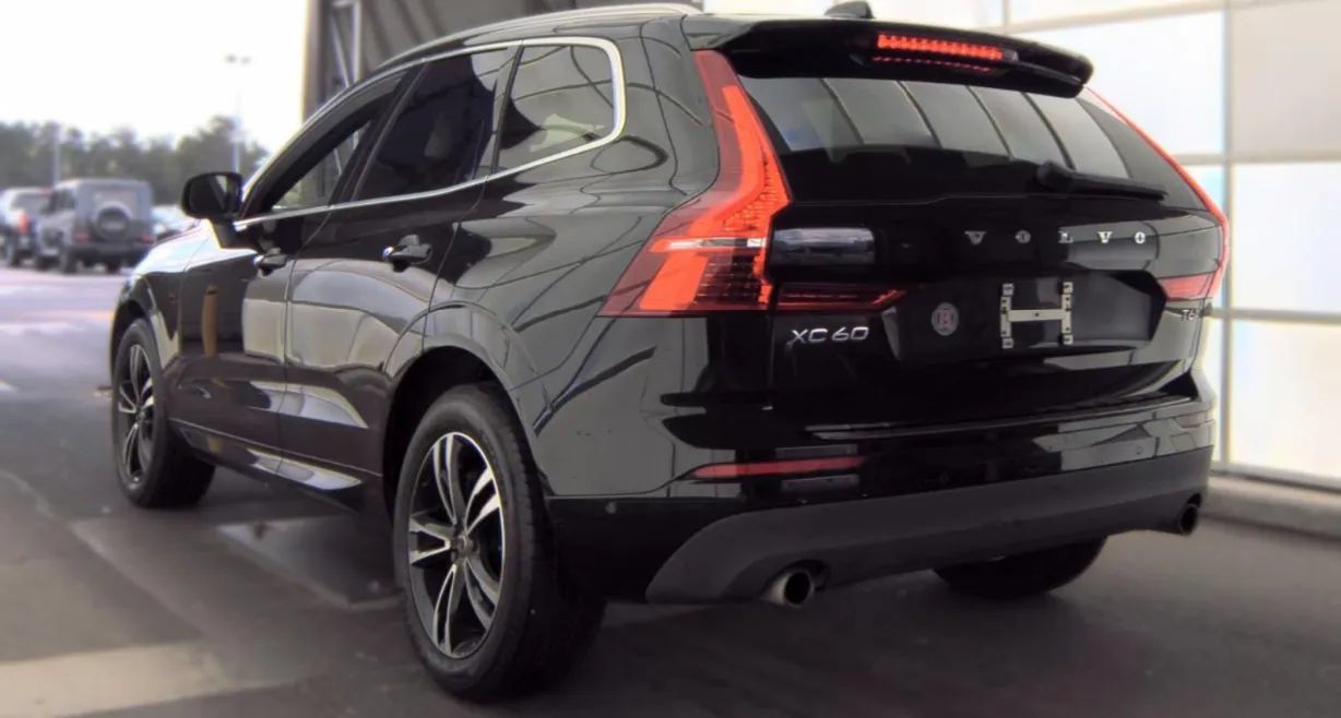Used 2018 Volvo XC60 T6 Momentum w/ Convenience Package AWD/4WD image 4