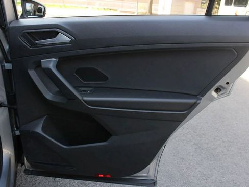 Used 2019 Volkswagen Tiguan SE w/ Panoramic Sunroof Package AWD/4WD image 25