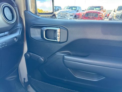 Used 2022 Jeep Wrangler Unlimited Willys image 30