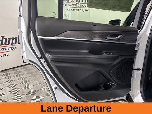 Used 2024 Jeep Grand Cherokee L Limited w/ Luxury Tech Group II AWD/4WD image 22