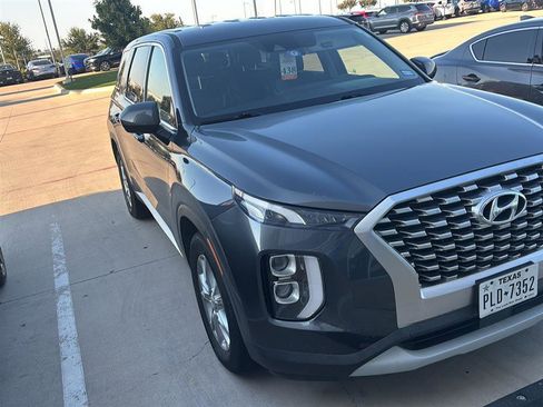 Used 2020 Hyundai Palisade SE image 2