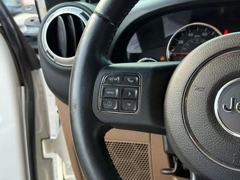 Used 2013 Jeep Wrangler Unlimited Sahara w/ Connectivity Group AWD/4WD image 19