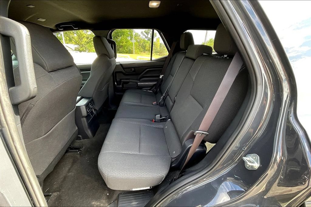 Used 2025 Toyota 4Runner SR5 AWD/4WD image 6