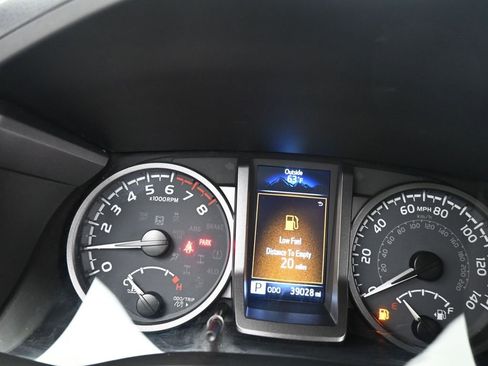 Used 2023 Toyota Tacoma TRD Off-Road image 19