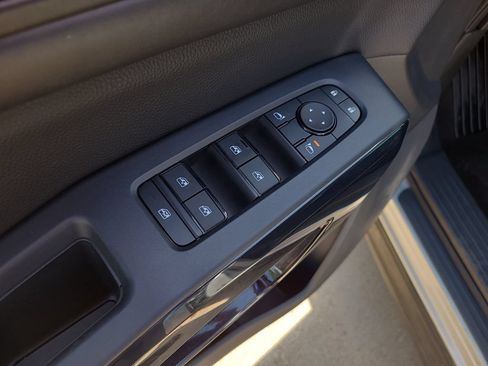 Certified 2024 Nissan Pathfinder SV FWD image 20