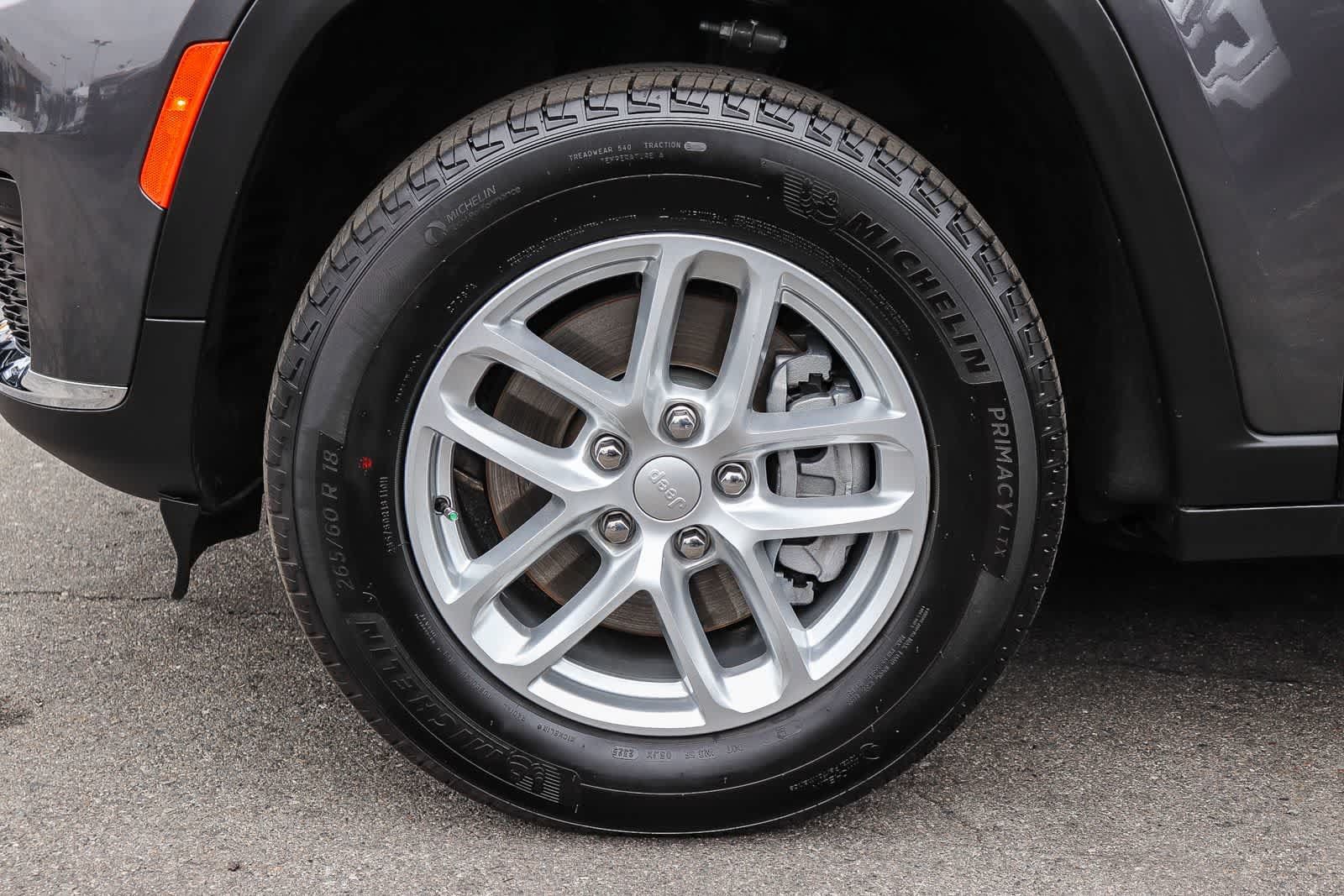 Used 2025 Jeep Grand Cherokee L Laredo RWD image 9