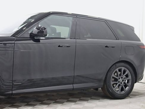 Used 2025 Land Rover Range Rover Sport Dynamic SE image 4