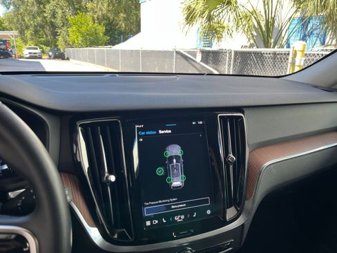 Used 2025 Volvo V60 B5 Cross Country Plus image 18