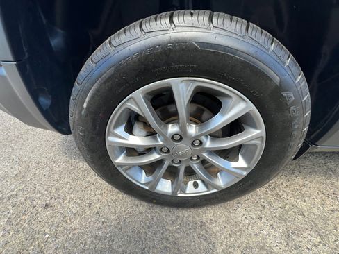 Used 2019 Jeep Cherokee Latitude Plus image 31