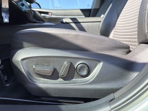 Used 2022 Toyota Camry SE FWD image 23
