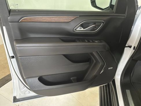 Used 2024 Chevrolet Tahoe High Country AWD/4WD image 11