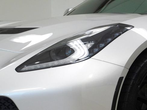 Used 2019 Chevrolet Corvette Stingray Coupe w/ Carbon Flash Badge Package RWD image 18