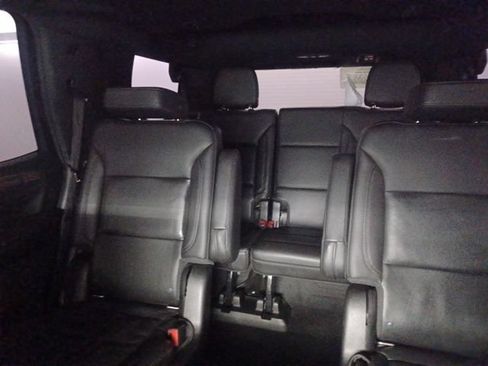 Used 2021 Chevrolet Tahoe LT w/ LT Signature Package RWD image 36